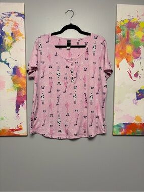 Relaxed Pink Short-Sleeve V-Neck Tee with Giraffe Print